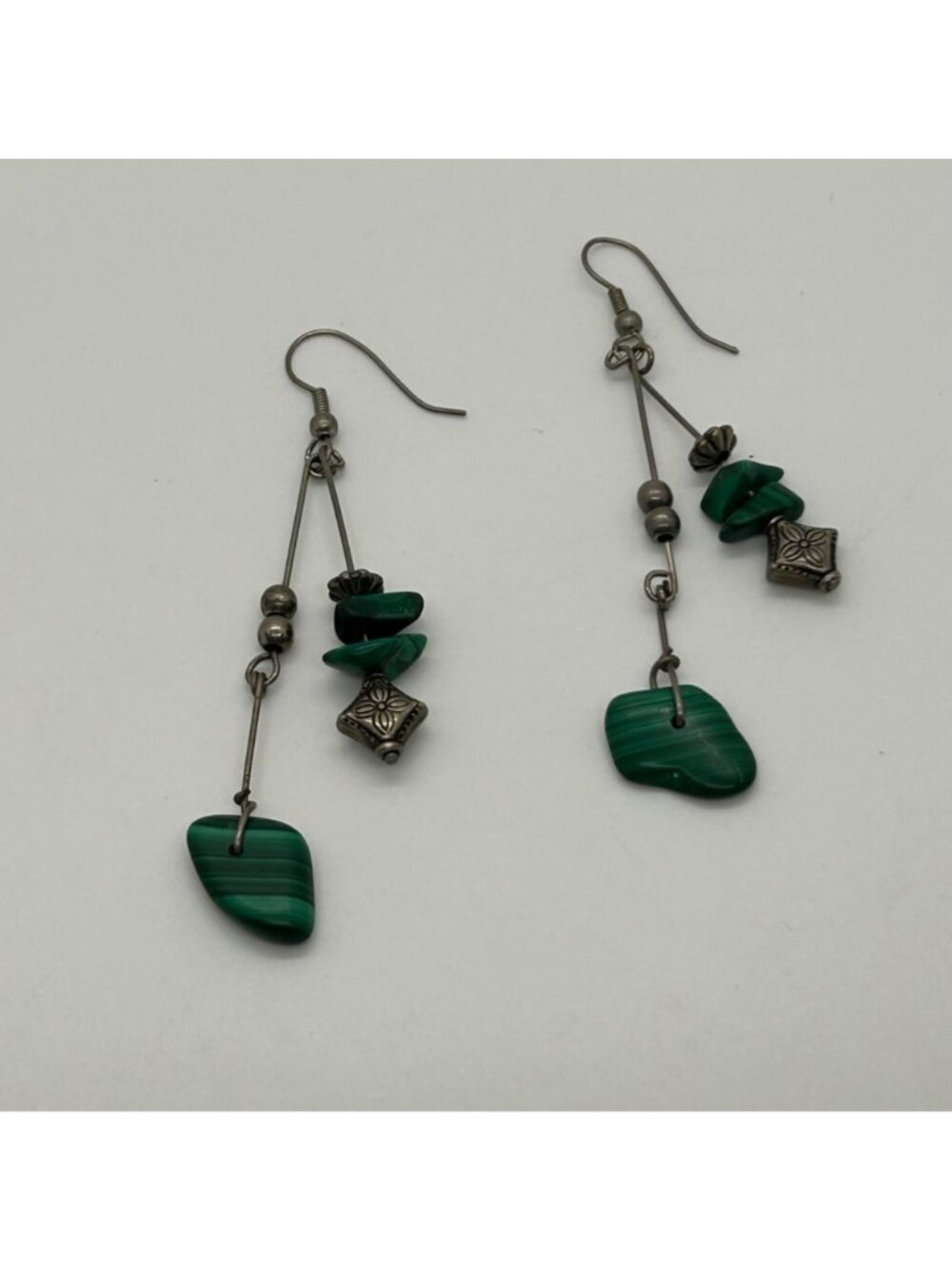 Vintage Bohemian Malachite Dangle Earrings Silver-Tone Natural Stone Chips - Picture 10 of 15